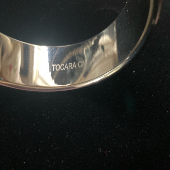 Colorful Enamel Bracelet Vibrant floral & geometric patterns. Features branding. - Picture 7 of 14